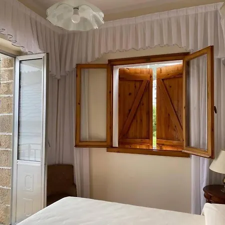 Viveiro.celeiro. Casa Tranquila. Resurrection Fest * Cillero